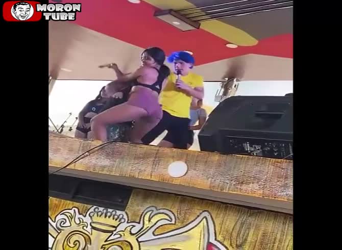Video :An sexy performance fails!